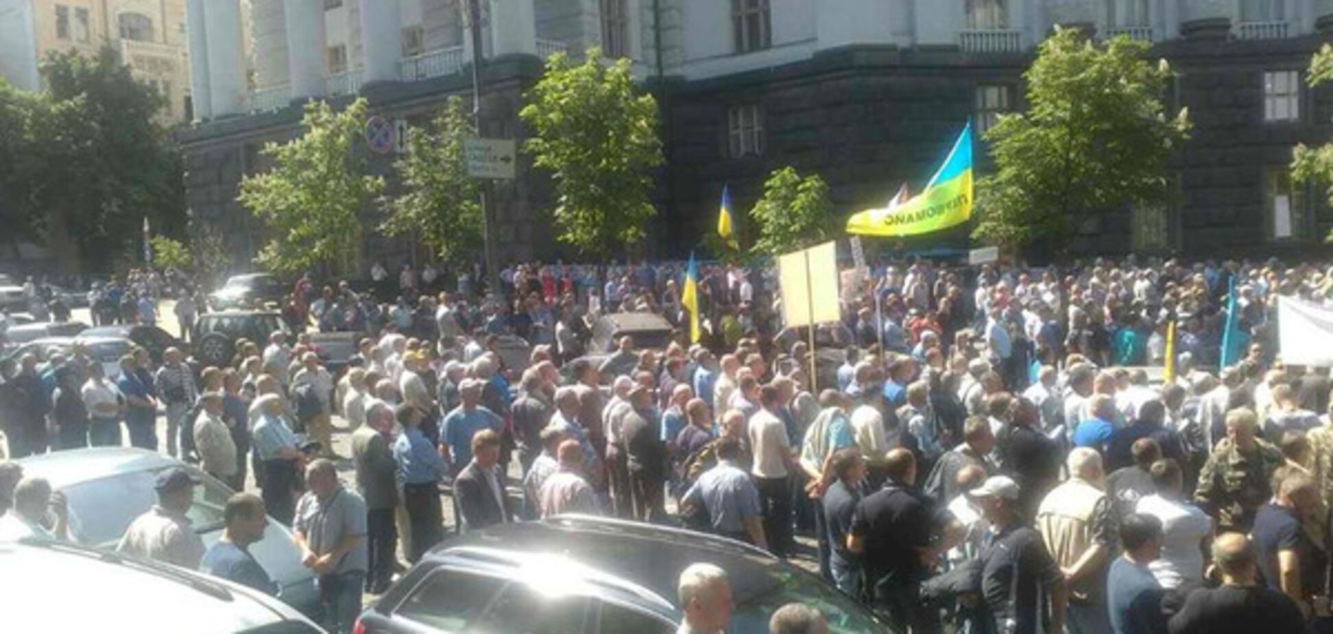 Вчера в Киеве состоялся митинг автомобилистов из Запорожья которые отказываются платить