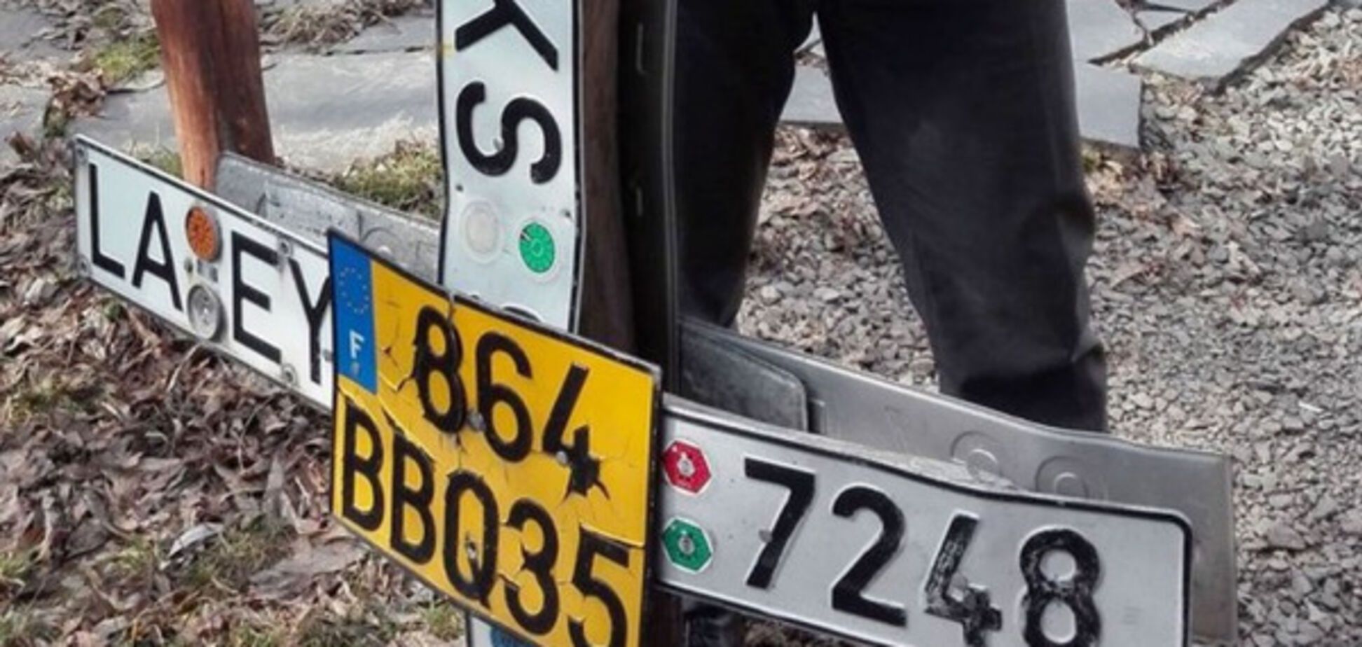 Зберегти держінтереси: Гройсман розповів, як вирішити проблему авто на єврономерах