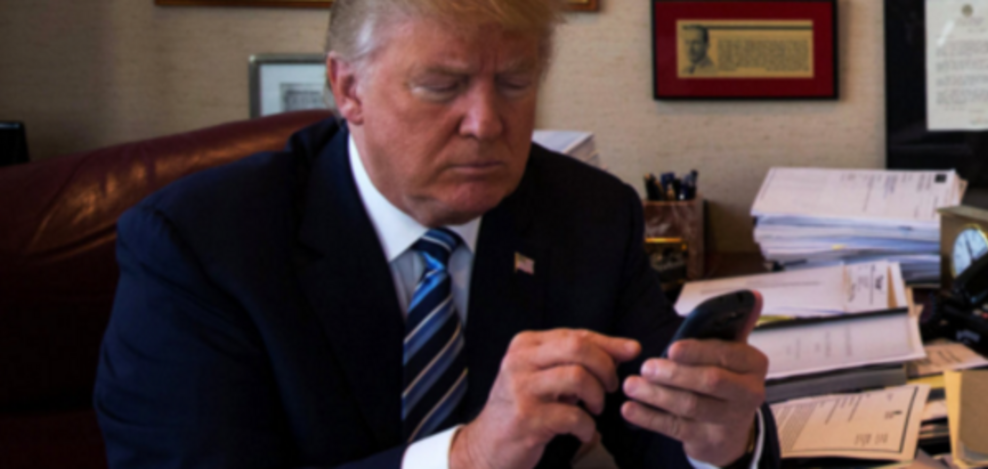 Трамп iphone