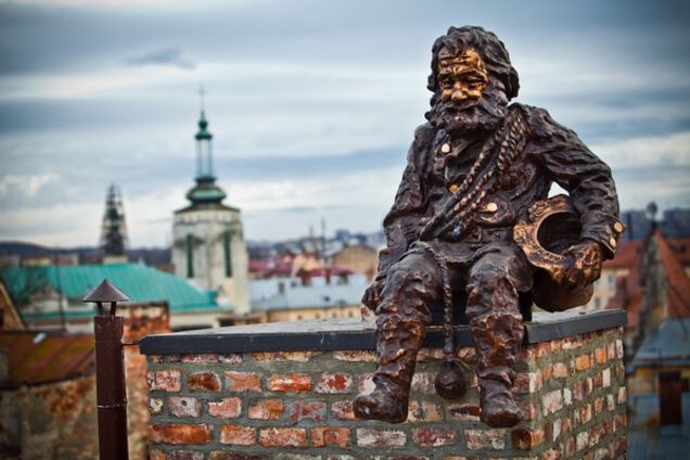 'Есть люди, а есть людысько': мудрый львовский таксист привел в восторг известную россиянку