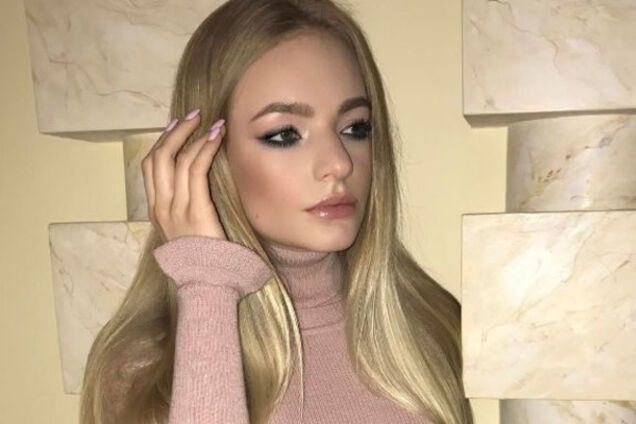 Дочь Пескова вышла на красную дорожку в Каннах без белья: опубликованы фото 