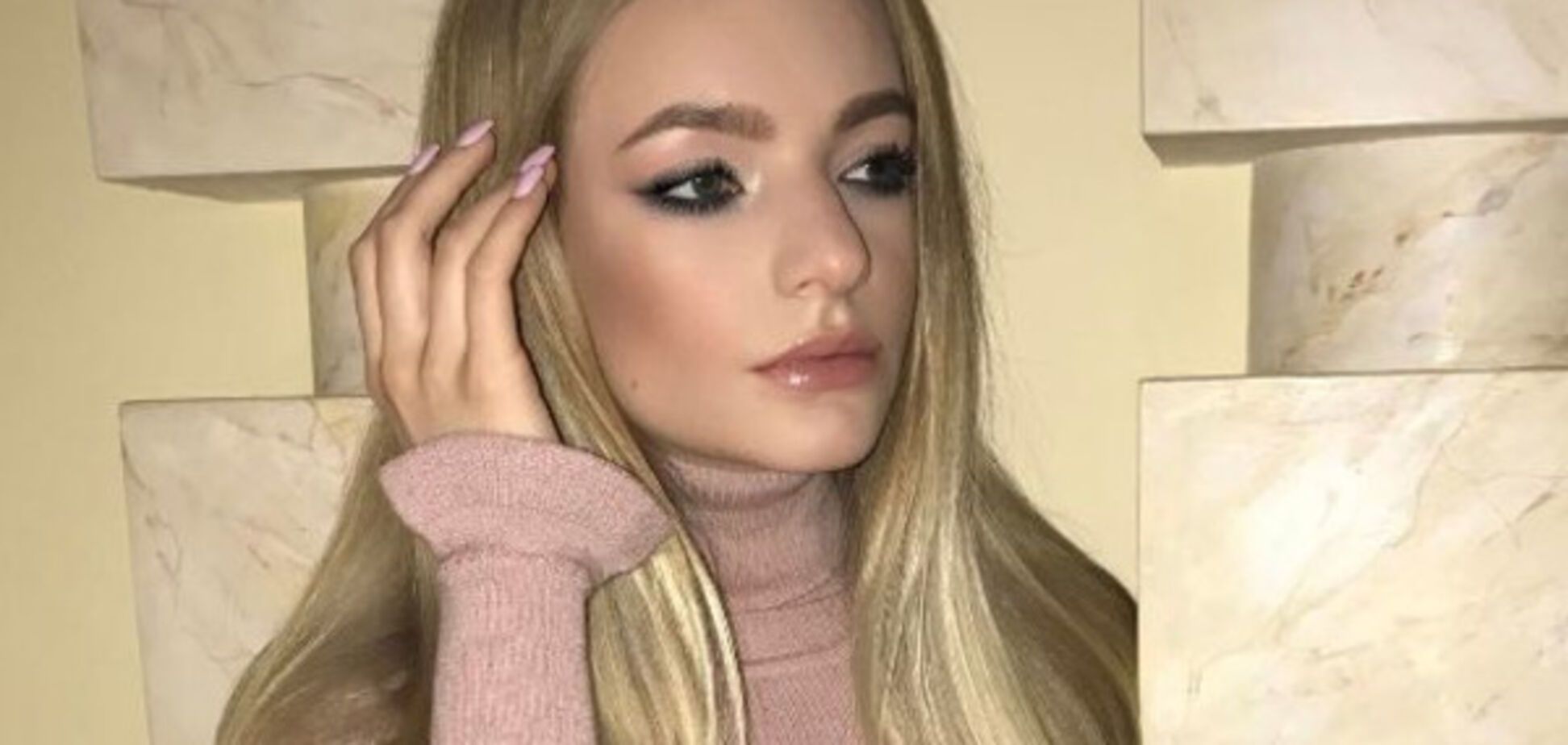 Дочь Пескова вышла на красную дорожку в Каннах без белья: опубликованы фото