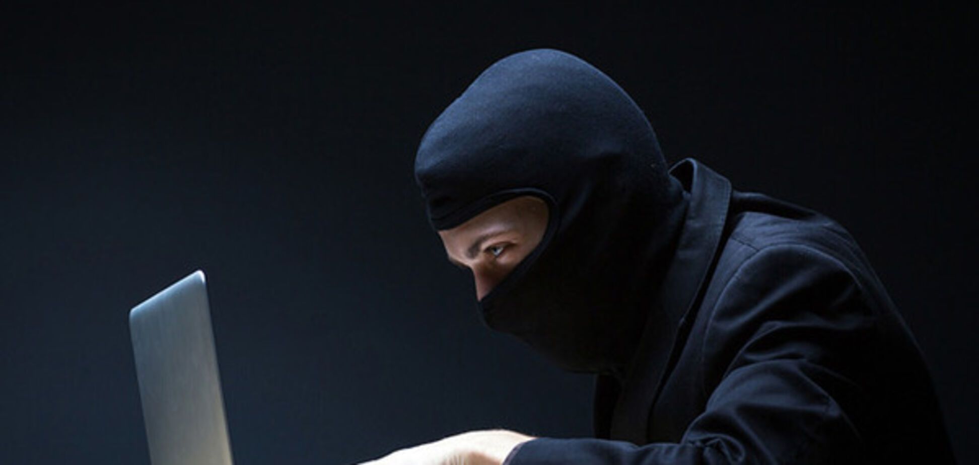 Хакеры взломали сайт одного из СМИ и рекламируют там свой товар