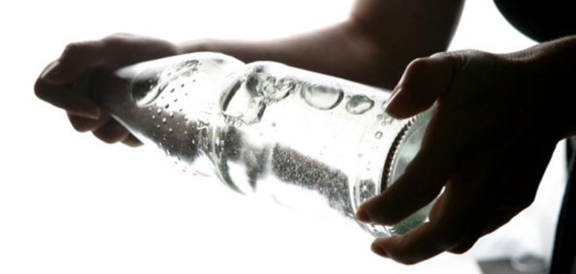 Как выпивать два литра воды в день: 5 простых способов
