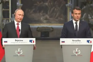 Владимир Путин и Эммануэль Макрон