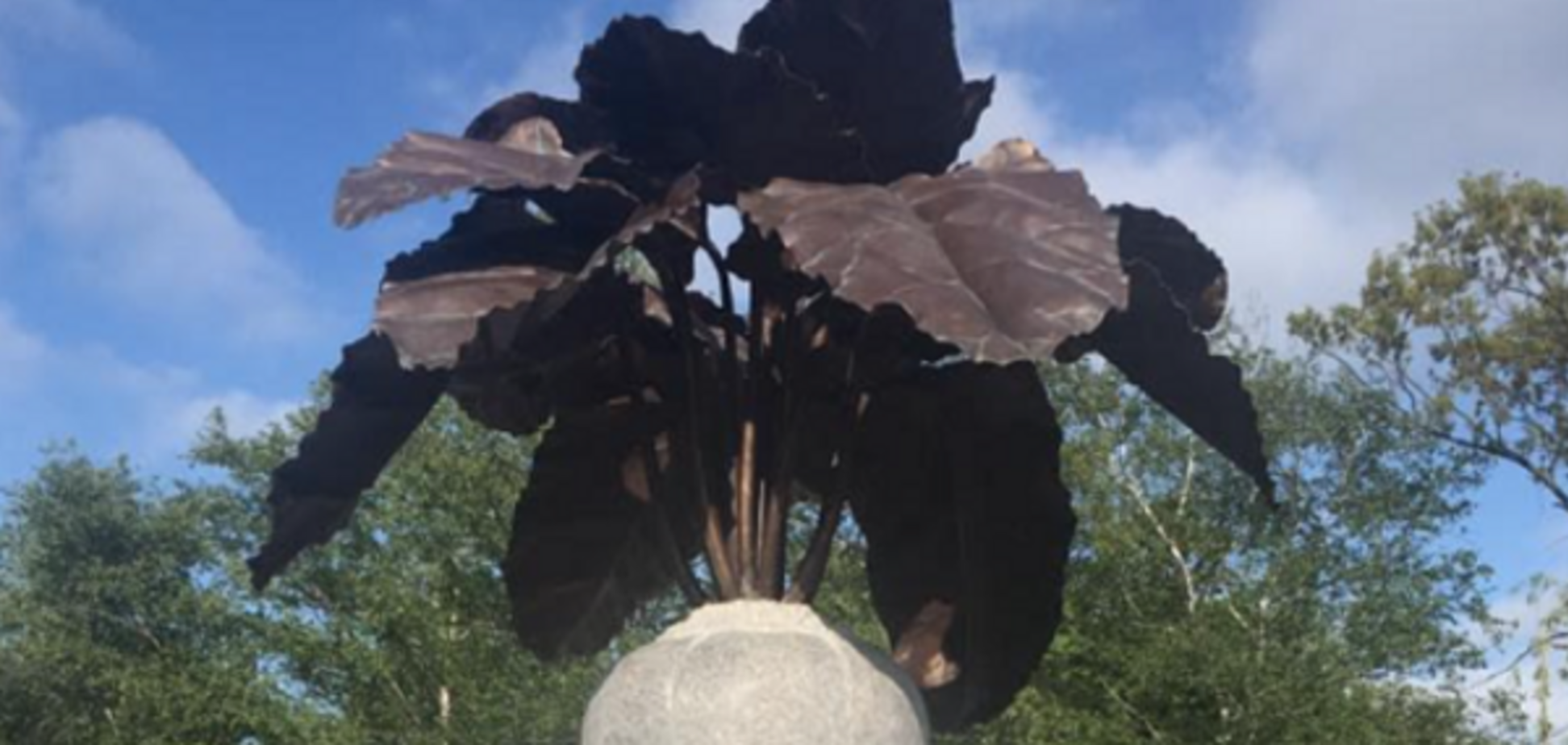 Заменили Ленина овощем: появились оригинальные фото декоммунизации в Украине