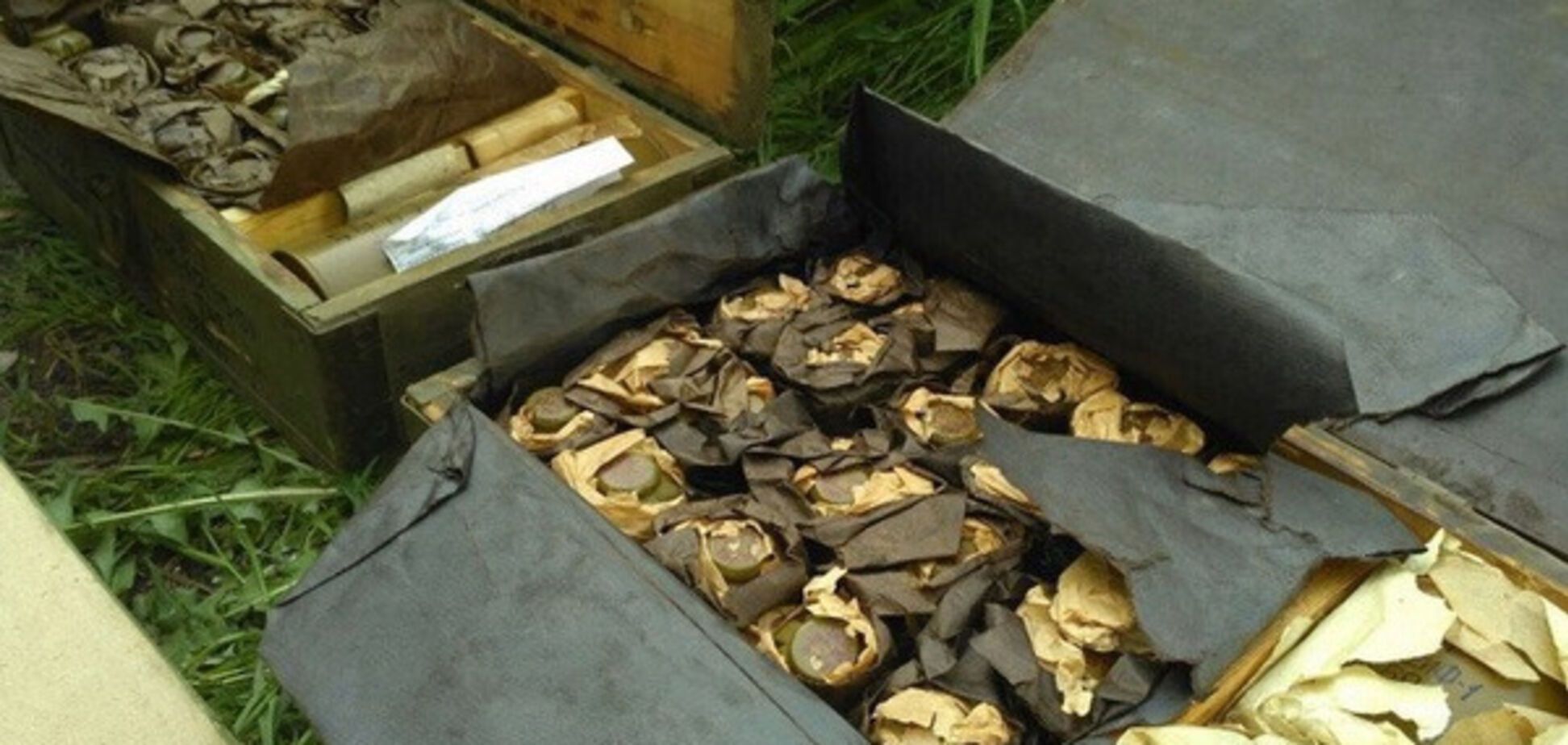 Под Запорожьем обнаружили огромный склад оружия (ФОТО, ВИДЕО)