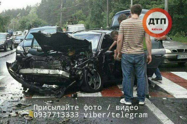 Жуткое ДТП в Киеве: легковушка протаранила маршрутку с пассажирами