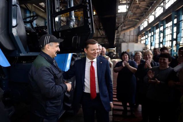 Прокатился на тракторе: Ляшко призвал ввести программу кредитования для фермеров