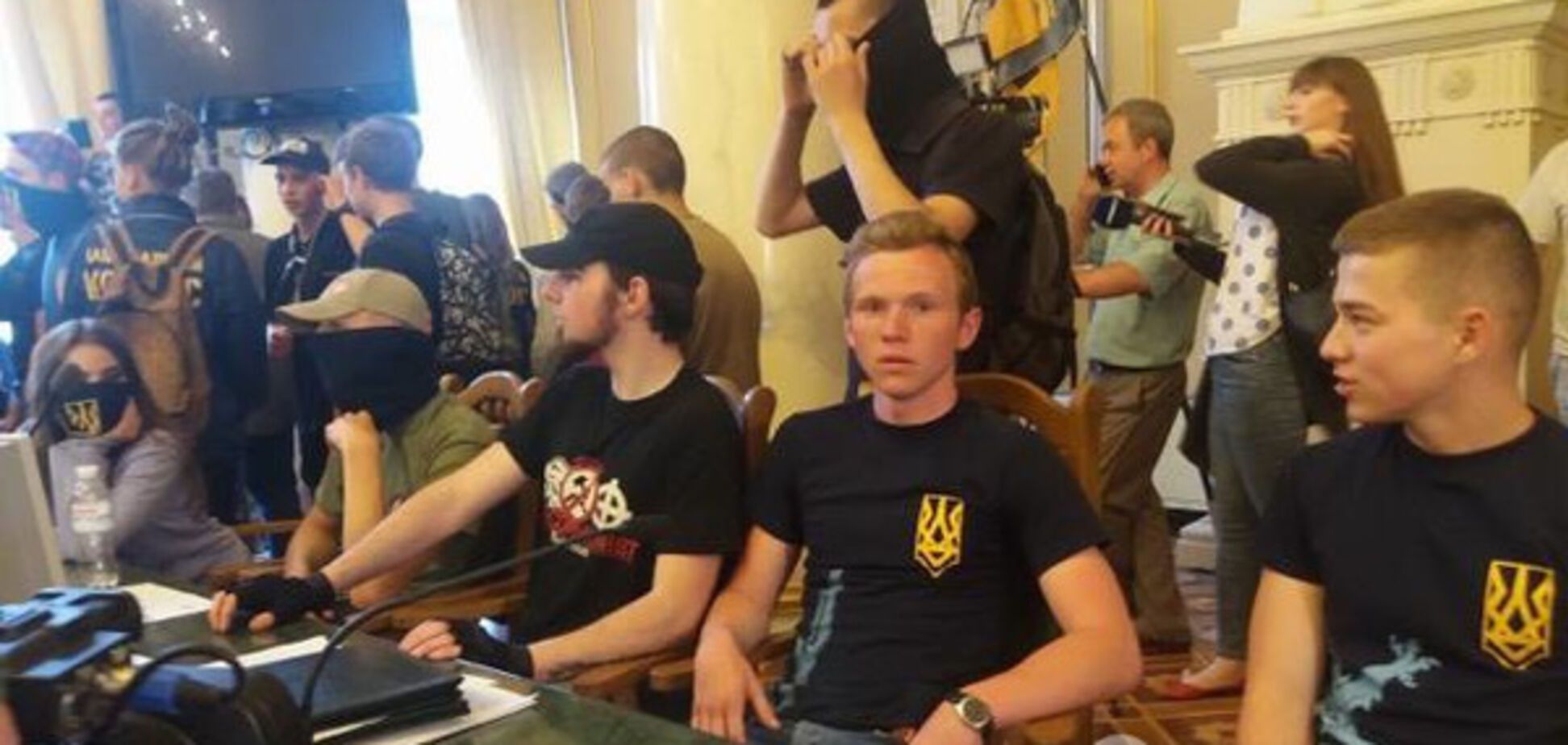 Захоплення Львівської облради: всі подробиці