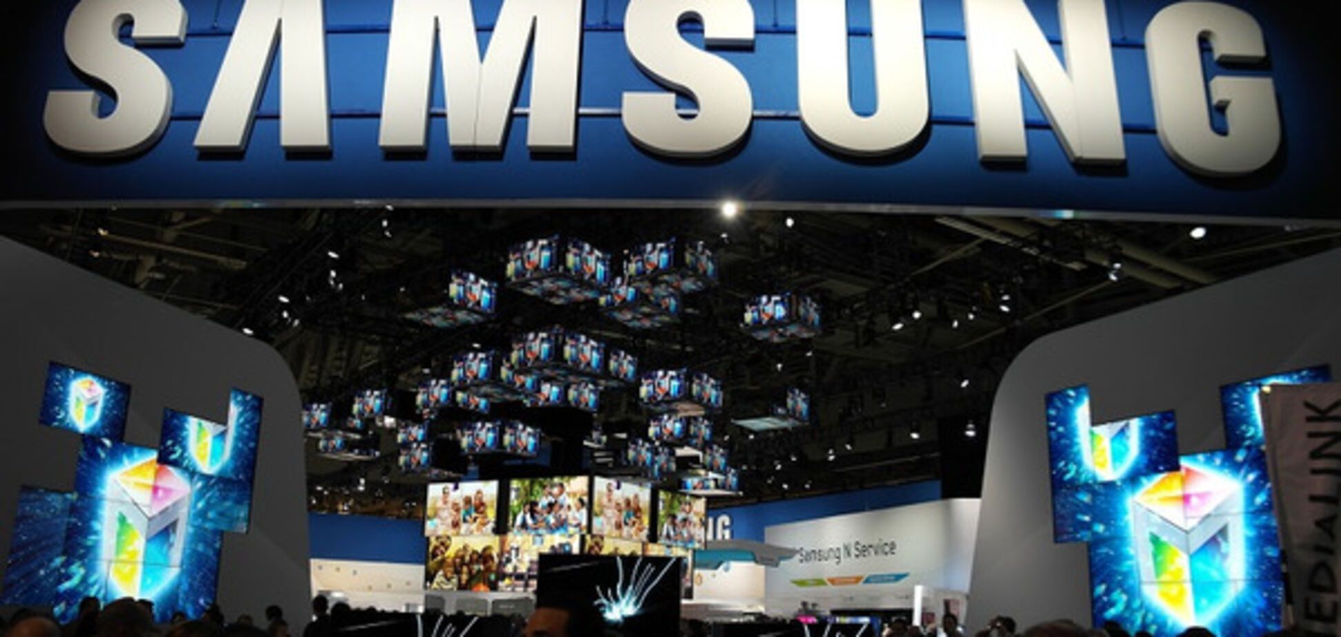 Розробники Samsung похвалилися першим у світі еластичним дисплеєм