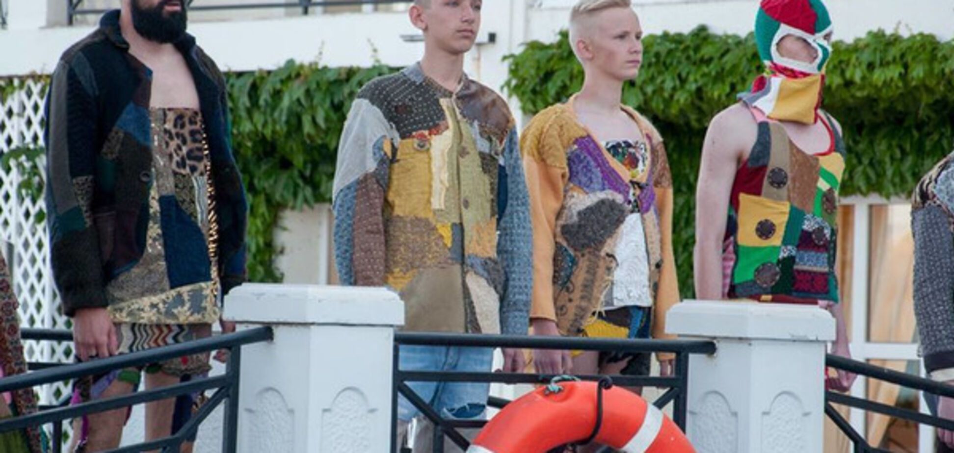 'Жизнерадостный Аушвиц': в сети высмеяли странный показ мод в Бердянске