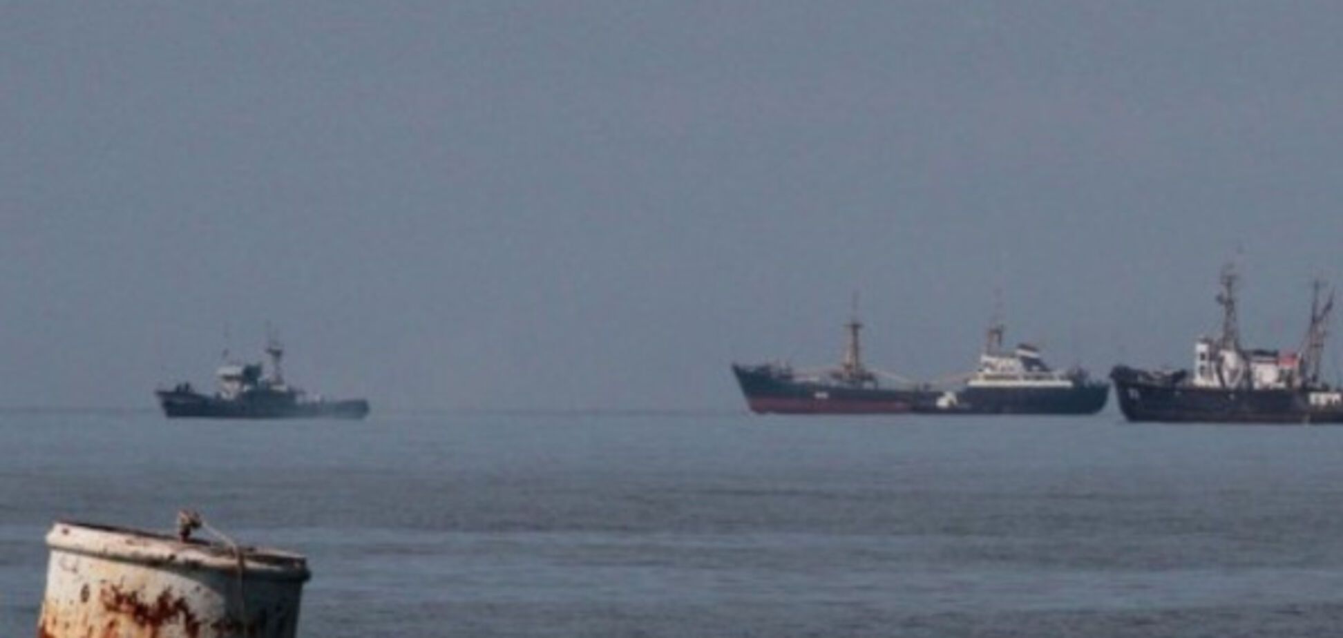 Возле Крыма военные РФ попытались захватить украинский корабль: опубликовано видео