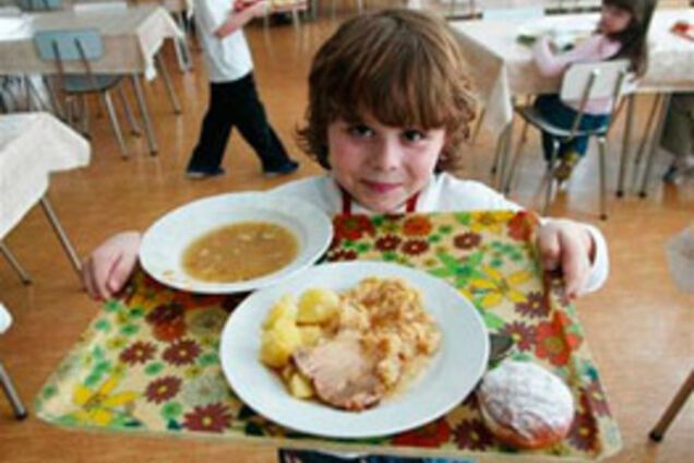 СМИ: после обеда в школе массово отравились маленькие запорожцы