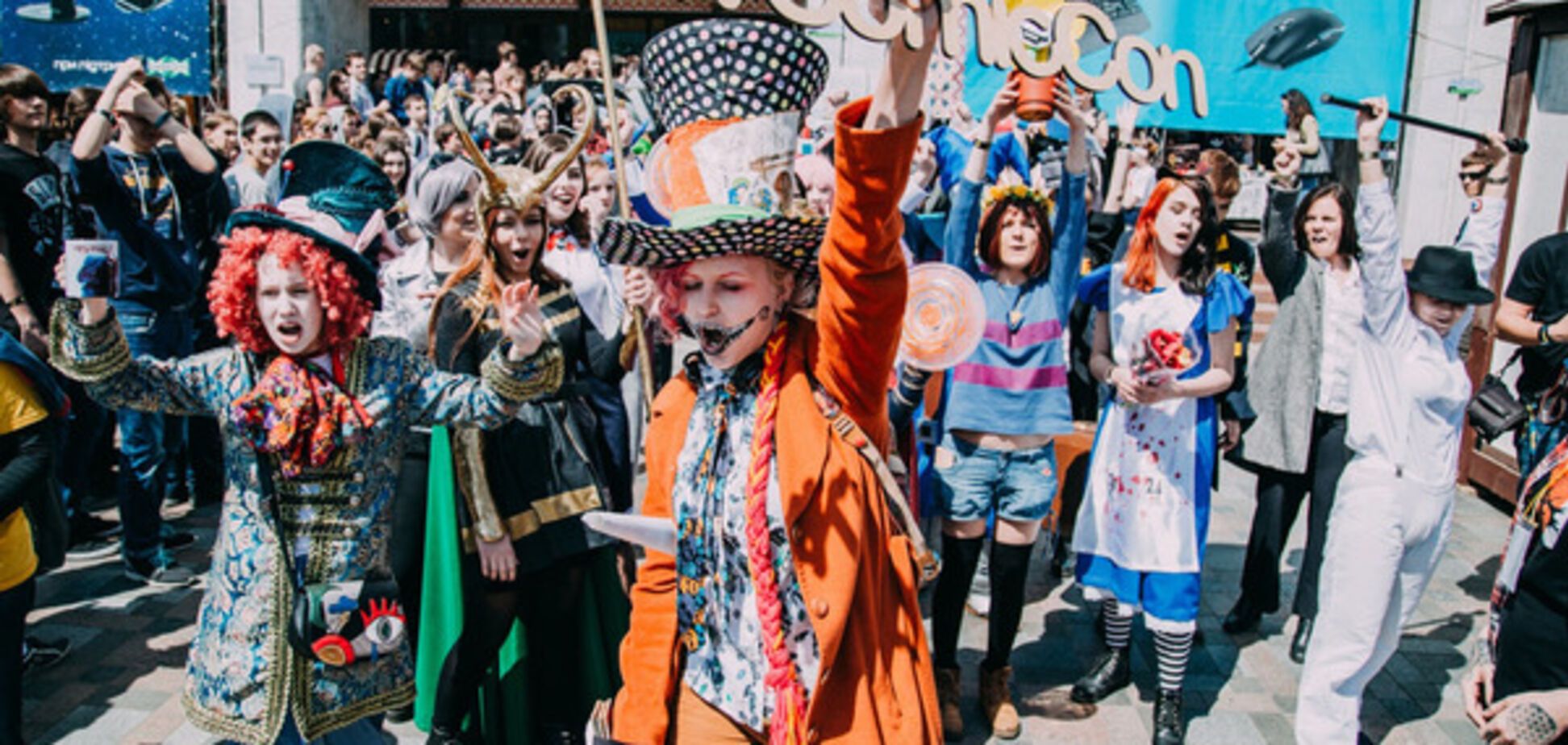 Фрики и фанаты: опубликованы яркие фото и видео героев Comic Con в Киеве