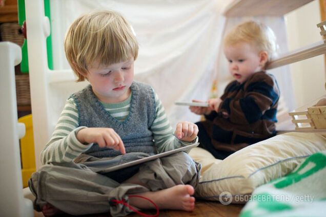 Вчені з'ясували, як планшет впливає на розвиток мовлення дитини