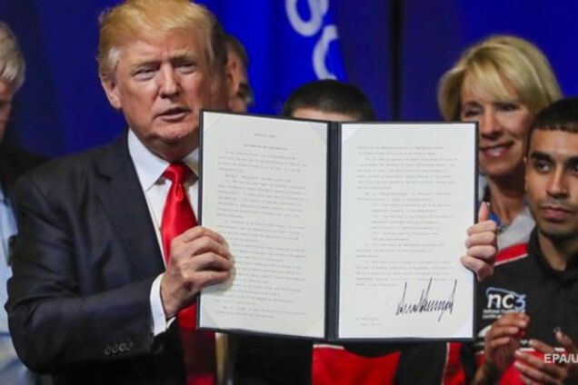 Трамп підписав указ Купуй американське
