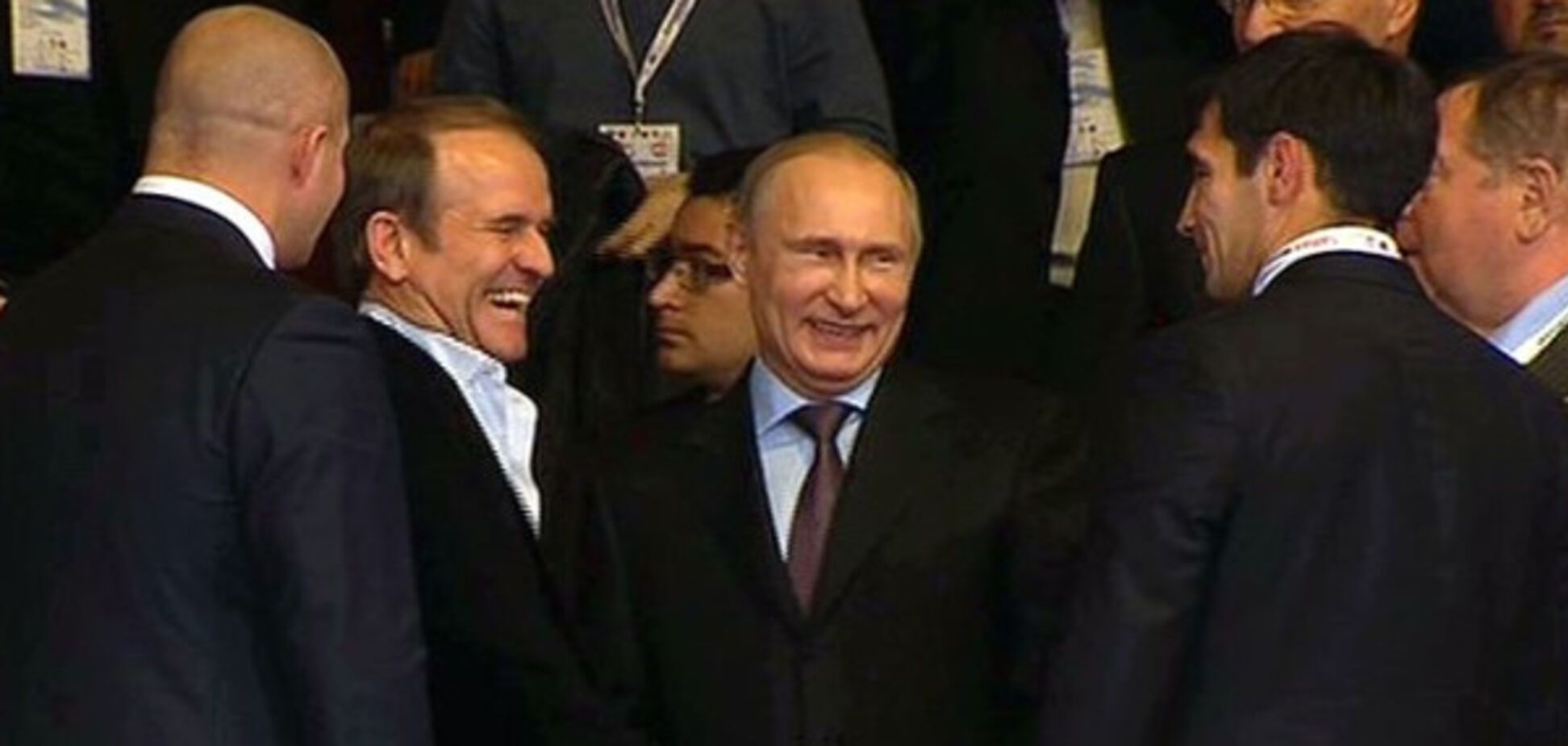 Несмотря на реки крови: Медведчук рассыпался в комплиментах своему куму Путину