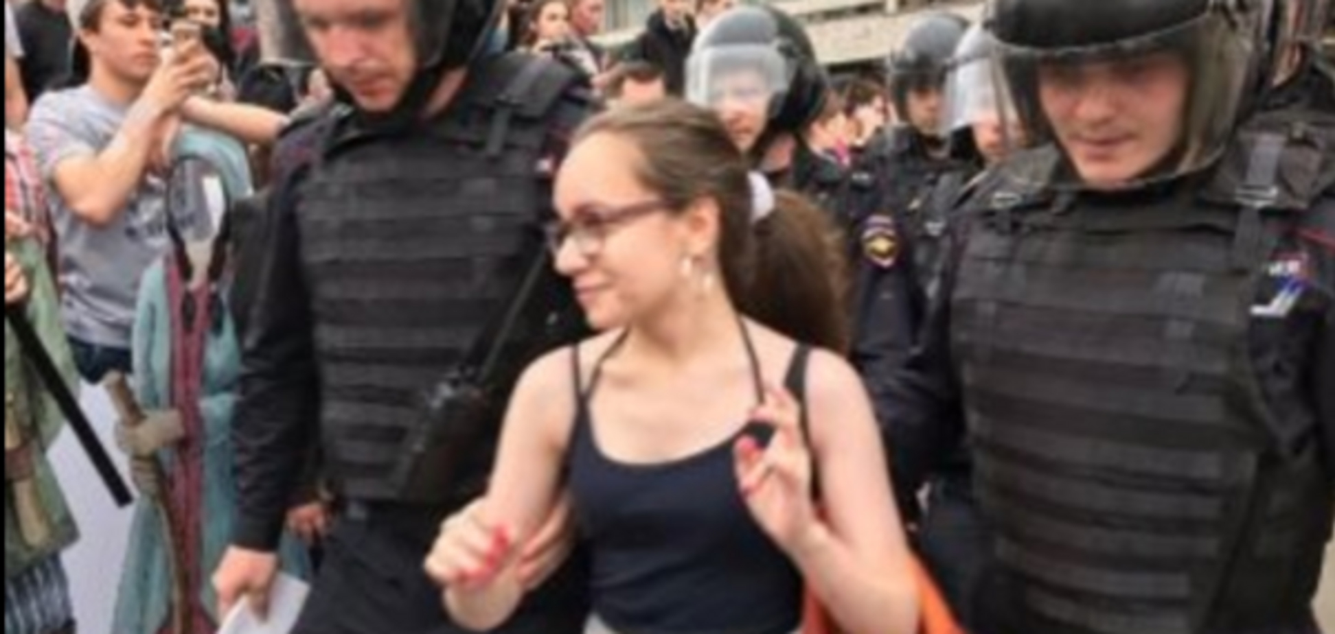 Качечки і дівчатка: з'явилися фото і відео затримань на мітингах у Росії