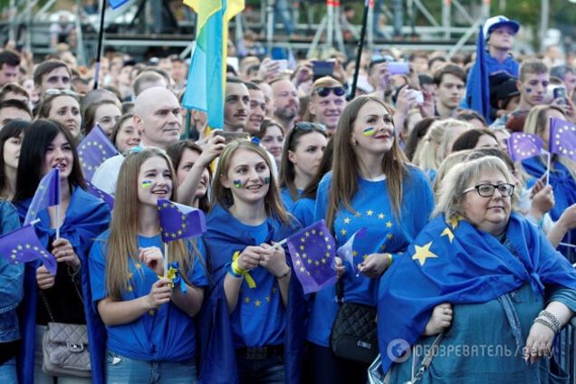 Медведев жестко ответил на \'рваные трусы\' Азарова