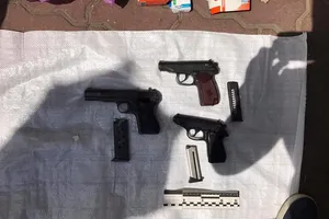 пістолети