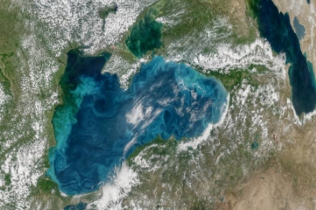 Разом із Кримом: Україну показали з космосу на чудовому фото