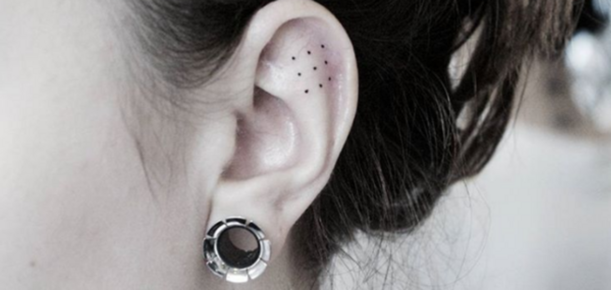 Тату на ушах