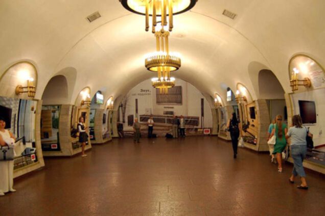 Трагедия в столичном метро: под поезд попал человек. Видеофакт