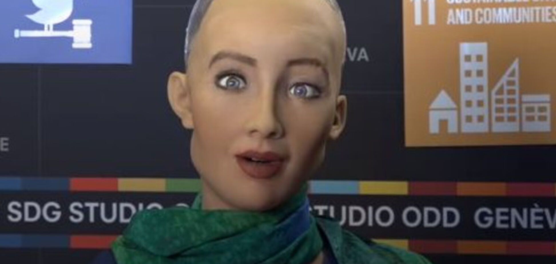 'Ми побудуємо краще майбутнє': робот-гуманоїд кинув виклик людству