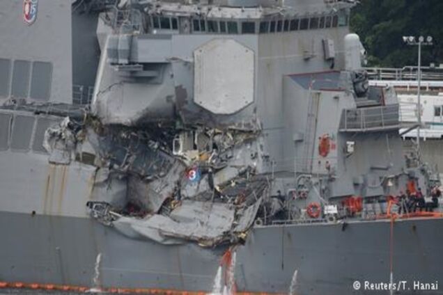 Зниклих після зіткнення суден американських моряків знайшли мертвими