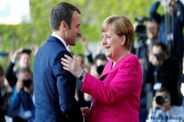 Меркель привітала Макрона з перемогою на парламентських виборах