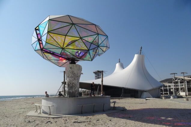 Залишилося нарізати лебедів зі старих покришок: у мережі показали, як тепер виглядає КаZантип