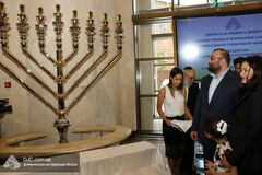 У Дніпрі єврейській громаді подарували найбільший в світі срібний дев'ятисвічник