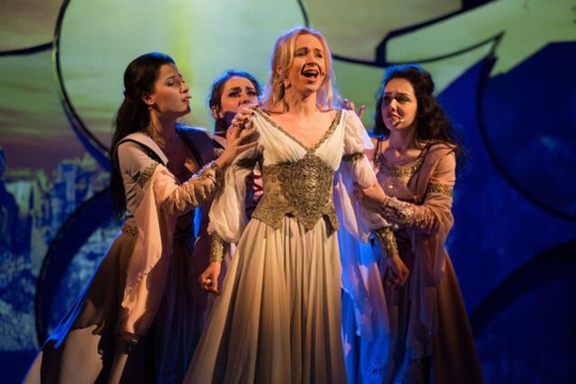 Влад Дракула без крови и с модно-выбритым затылком