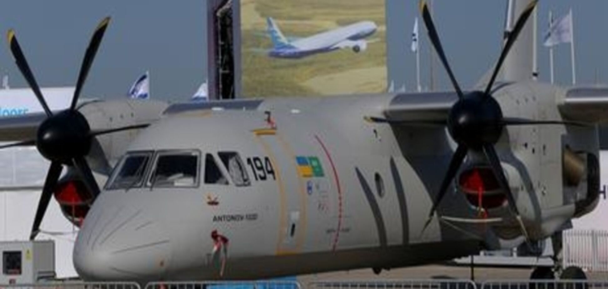Авіасалон у Ле Бурже: Україна представляє новий літак Ан-132D