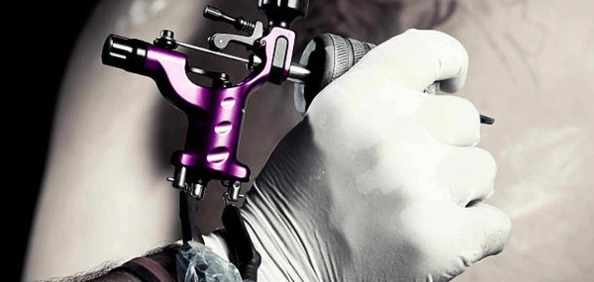 Cеть покоряет новый тренд тату в необычном месте