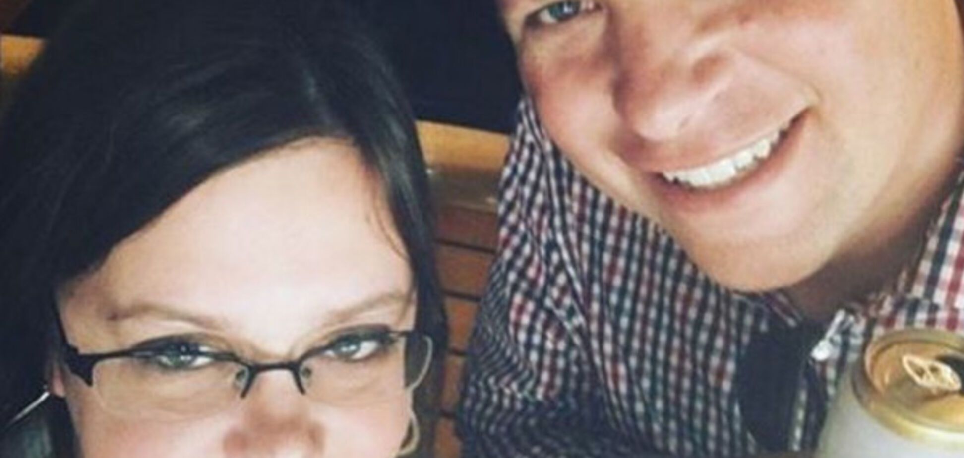 Instagram захватил новый тренд: пары фотографируются после развода и это очень смешно
