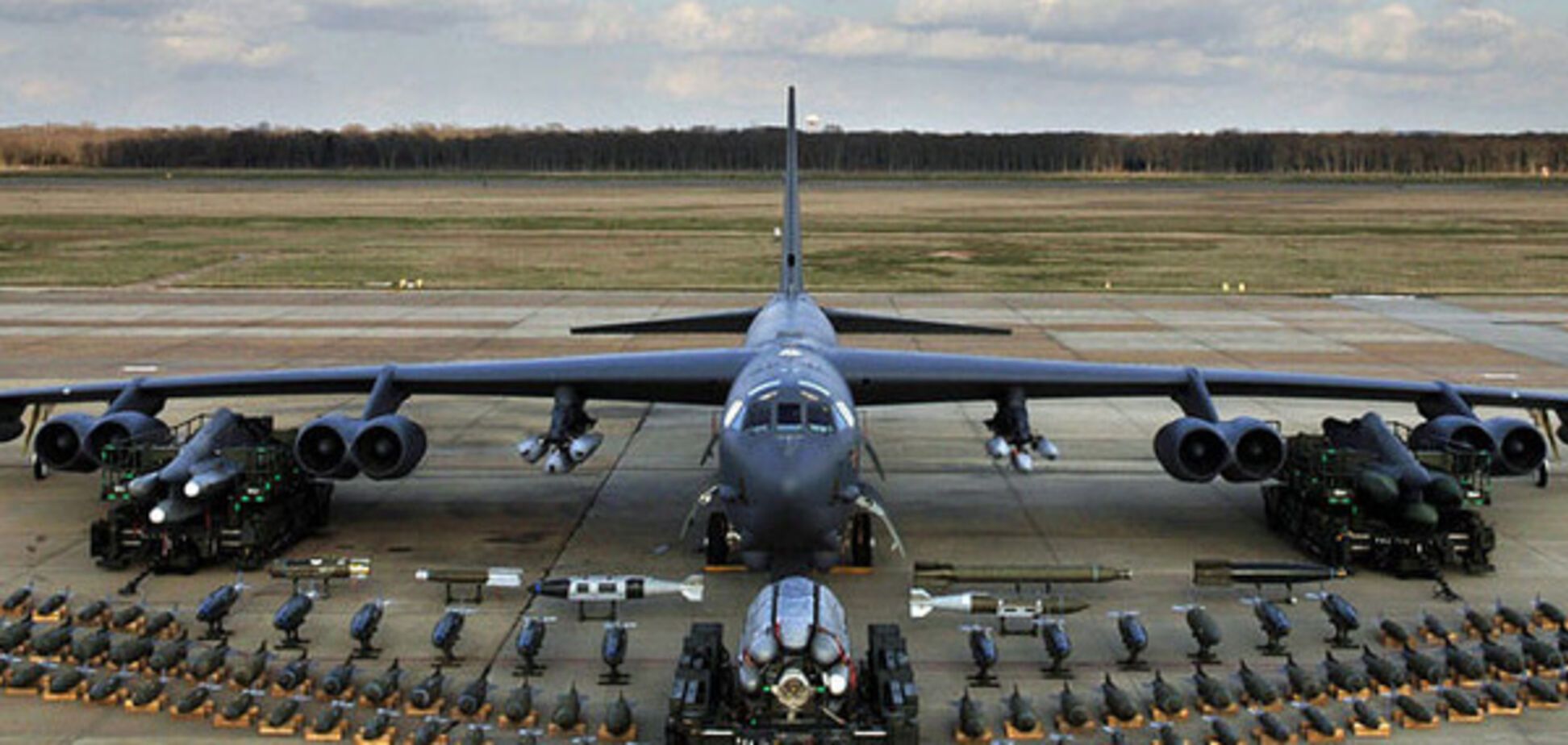 бомбардувальник b52