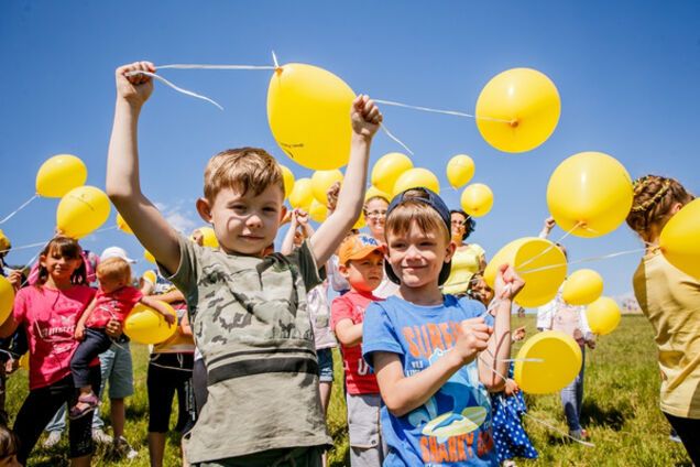 Сиротству – нет! Фонд Рината Ахметова организовал праздник для детей в Пирогово