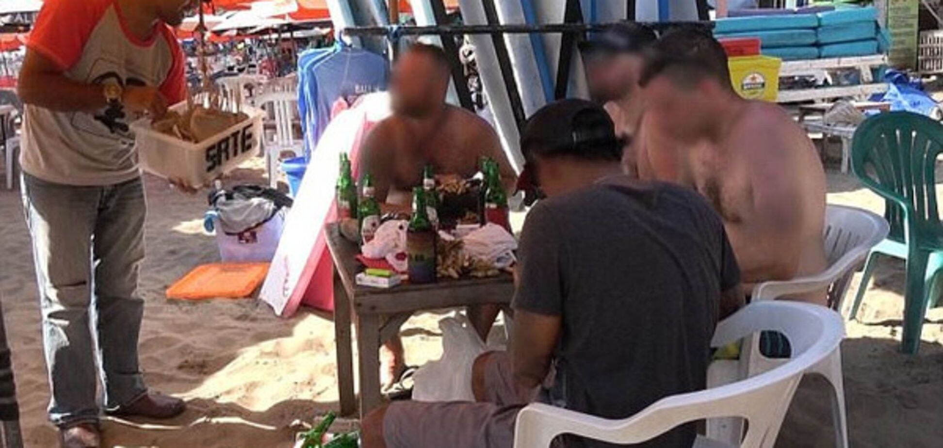 На знаменитом курорте туристов кормят собачьим мясом под видом курятины: появились фото