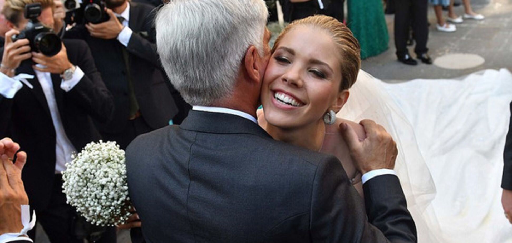 Наследница империи Сваровски вышла замуж в платье за почти $1 млн: опубликованы фото