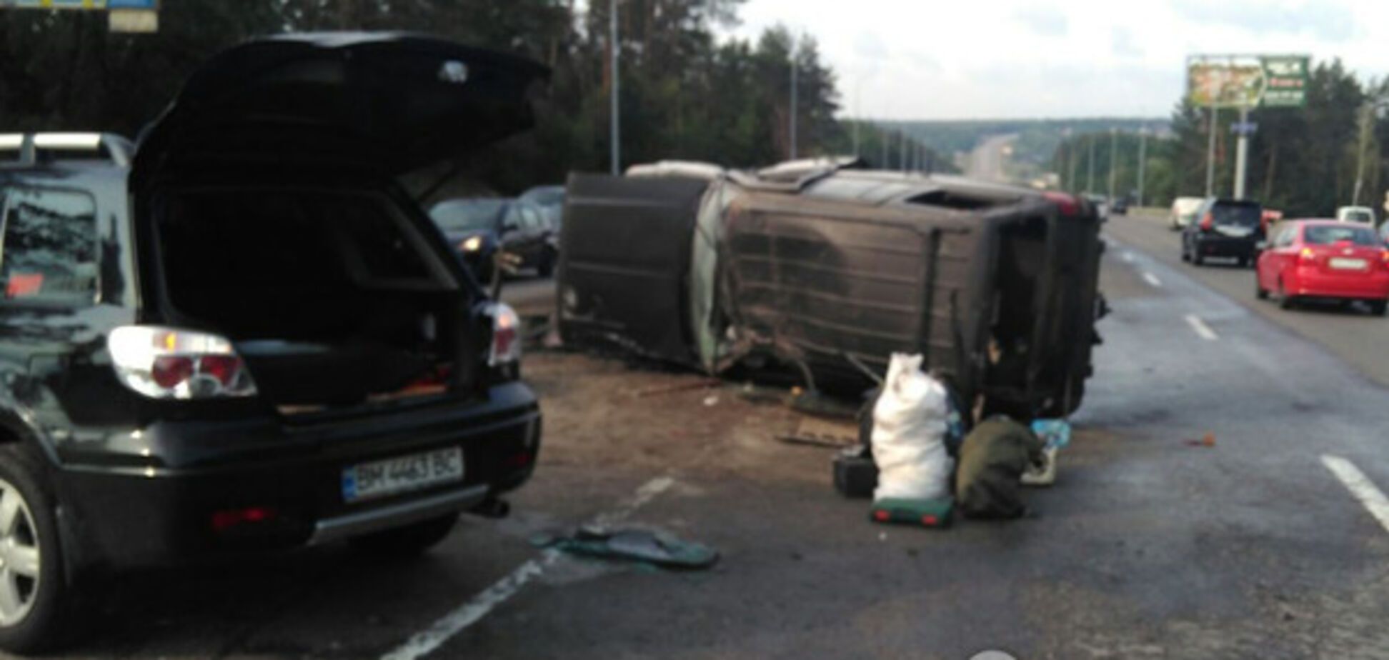 Под Киевом произошло крупное ДТП с военными: опубликовано фото