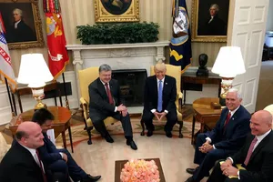 Дональд Трамп, Петр Порошенко