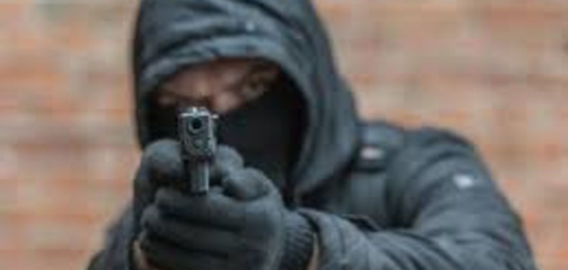 Прямо на проезжей части двое злоумышленников похитили миллион