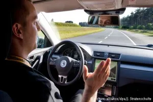 Будущее наступило: в ЕС готовятся выпустить на дороги автомобили-беспилотники
