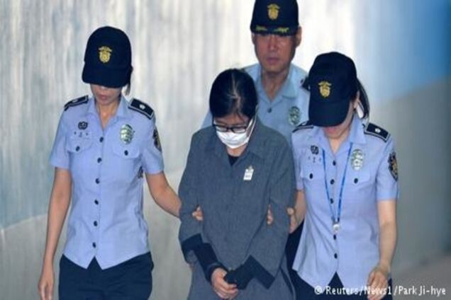 Подругу екс-президентки Південної Кореї засудили до трьох років в'язниці