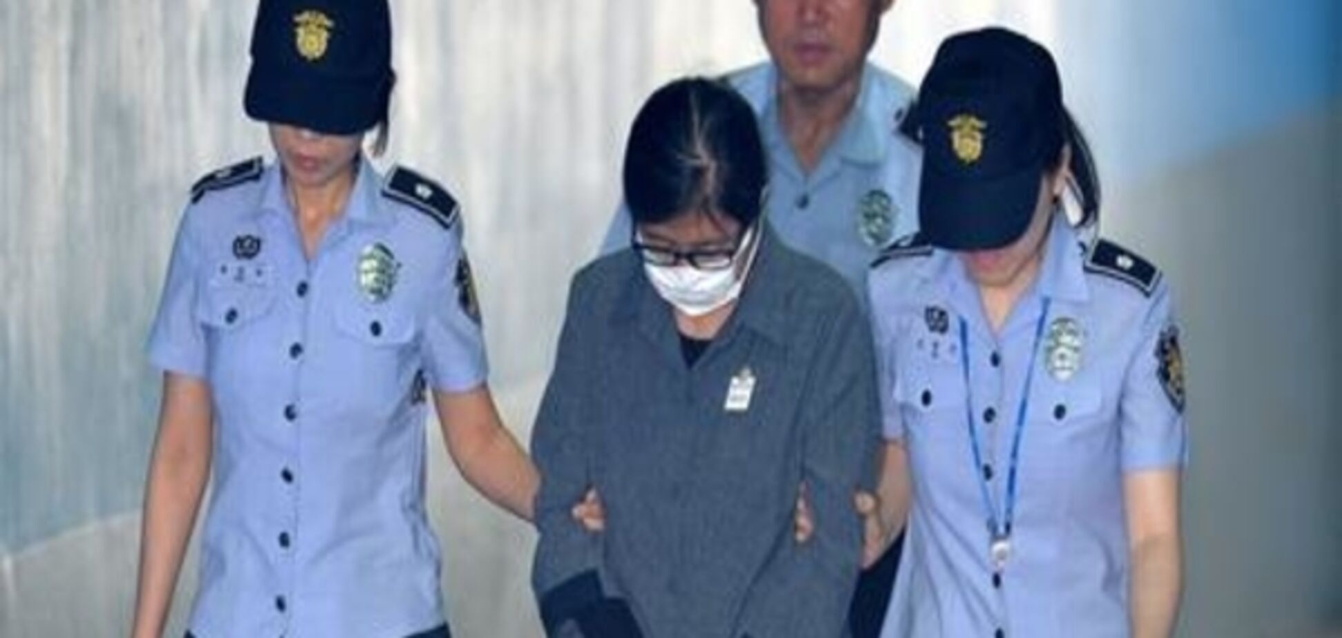 Подругу екс-президентки Південної Кореї засудили до трьох років в'язниці