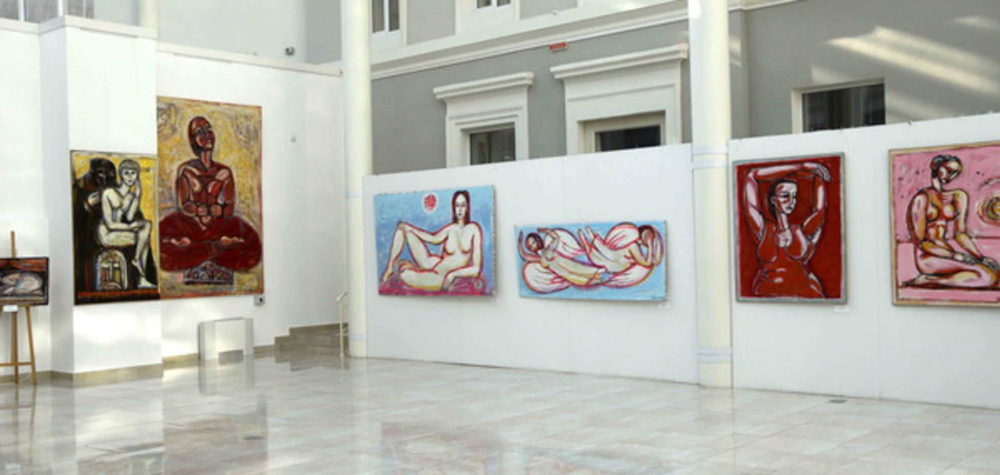 У Києві відкрилася виставка живопису та фотографії 'Червоний Будда'