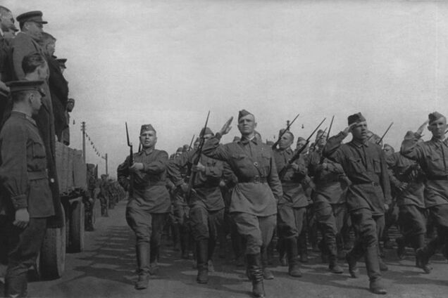 Советские солдаты