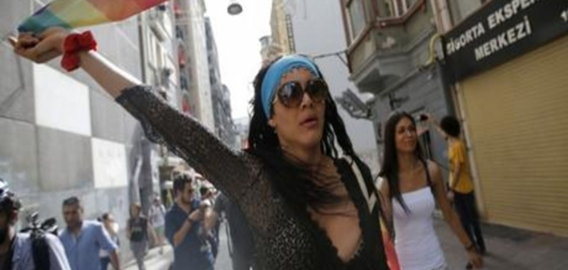 Стамбул: поліція застосувала гумові кулі для розгону забороненого гей-параду